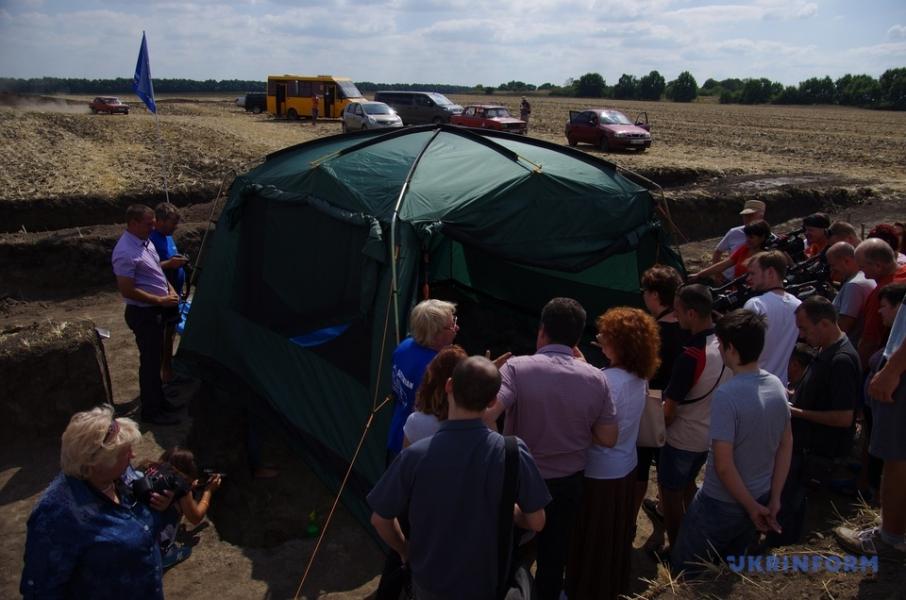 Археологи розкопали унікальні артефакти на По - Котельва