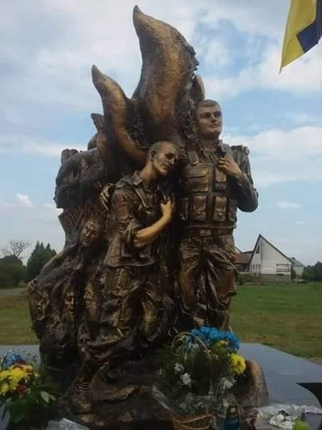 Пам'ятник трагедії в Іловайську. с. Лисовичi  - Лысовичи