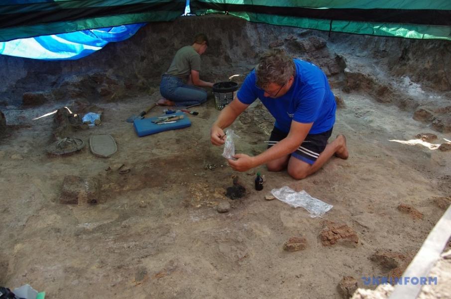 Археологи розкопали унікальні артефакти на По - Котельва