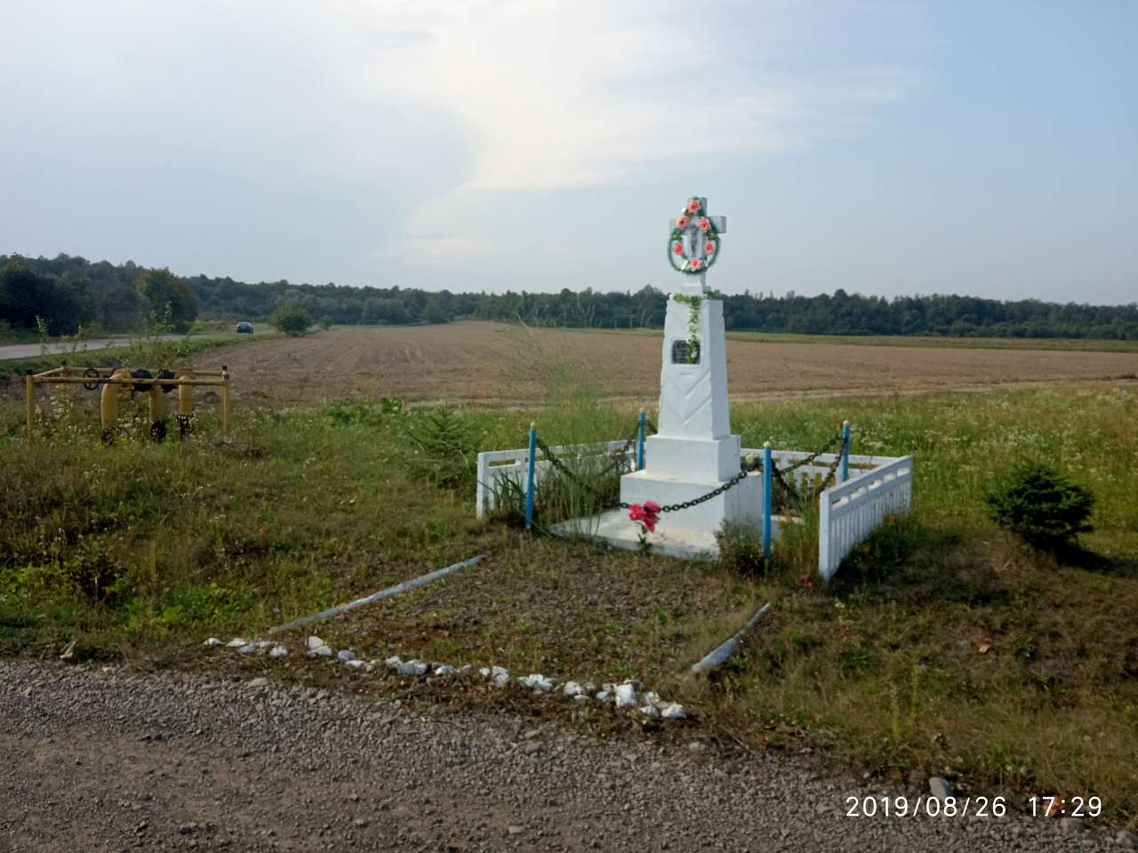 Пам'ятні хрести - Конюхів