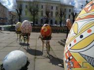 На Центральній площі Чернівців встановили вел