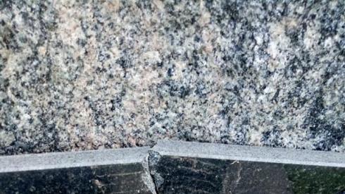 02.06.20 11:15  Невідомий розбив пам'ятну дош - Миронівка