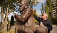Перший у світі пам’ятник Любомиру Гузару вста