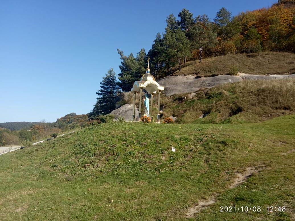 Печери, скелі - Дуброва