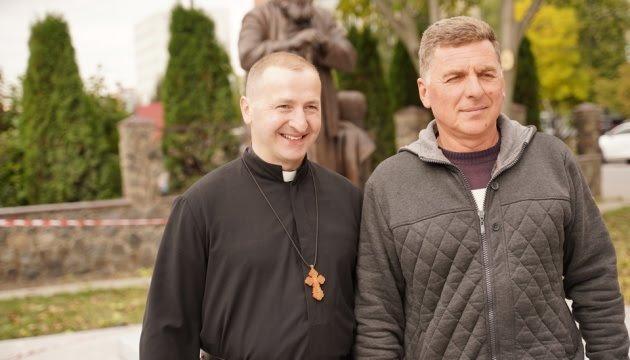 Перший у світі пам’ятник Любомиру Гузару вста - Вінниця