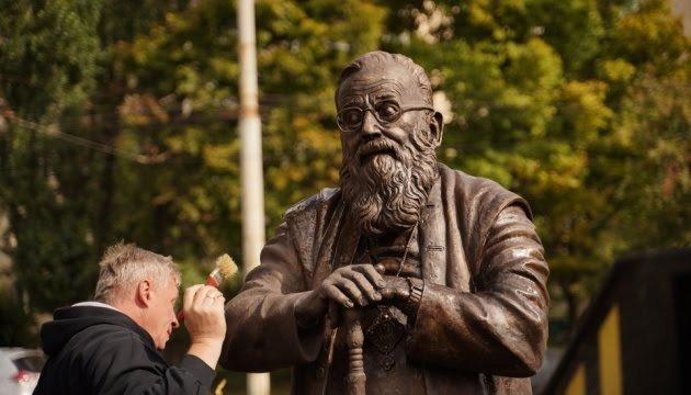 Перший у світі пам’ятник Любомиру Гузару вста - Vinnitsa