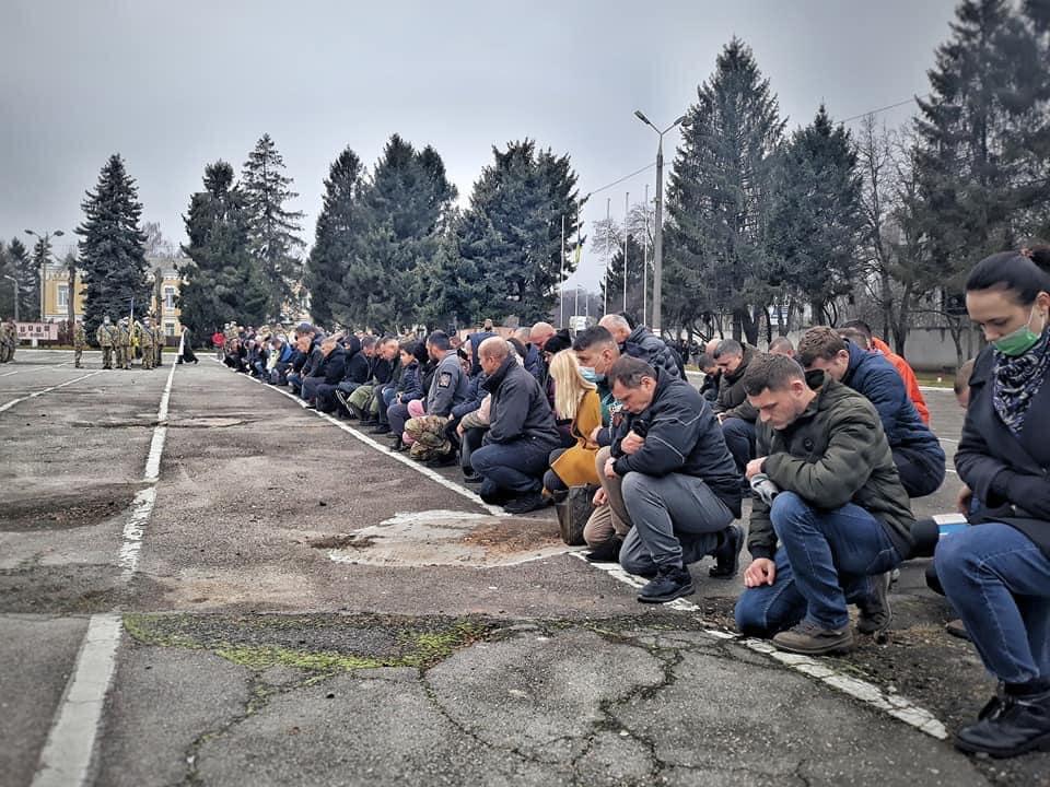 ХМЕЛЬНИЧАНИ ПРОВЕЛИ В ОСТАННЮ ПУТЬ УБЕРТА МРА - Хмельницький