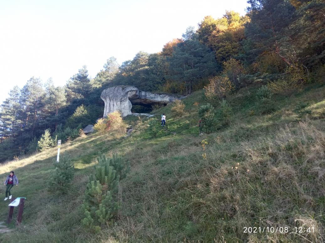 Печери, скелі - Дуброва