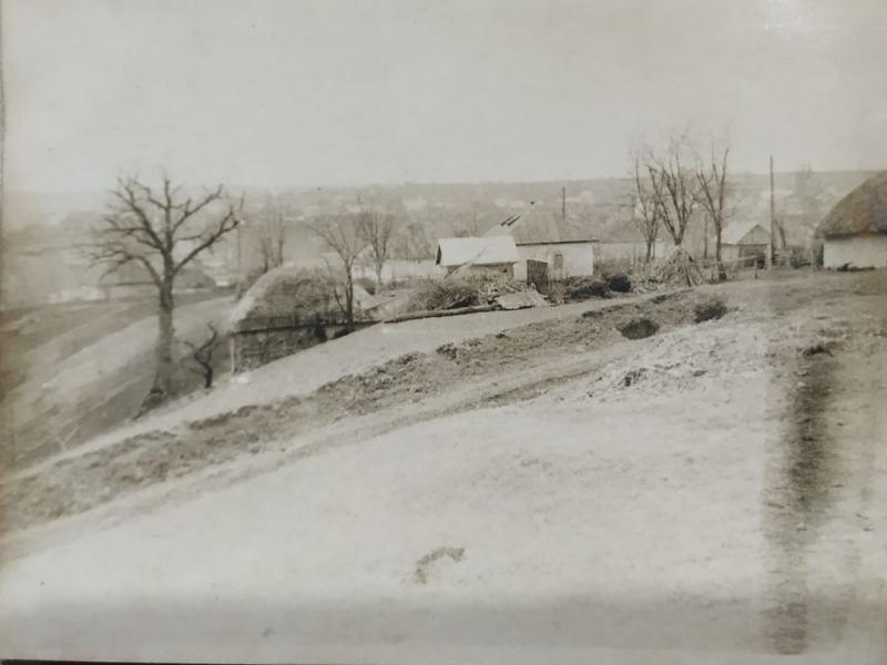 Фото подвіря Мартиненків! Дорога вниз - до Ку - Велика Обухівка