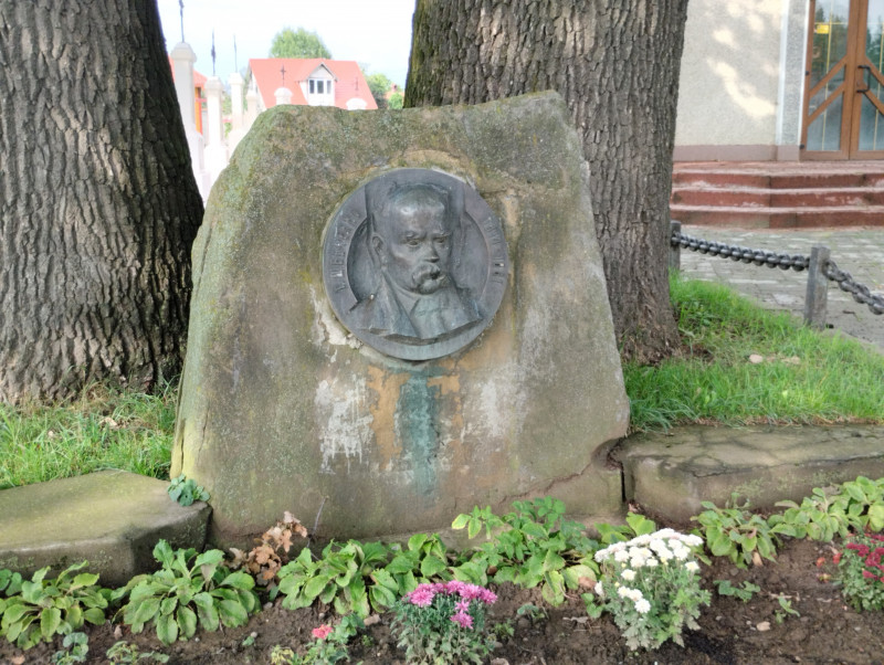 Дуб, посаджений на честь  Т.Г.Шевченка - Добряни