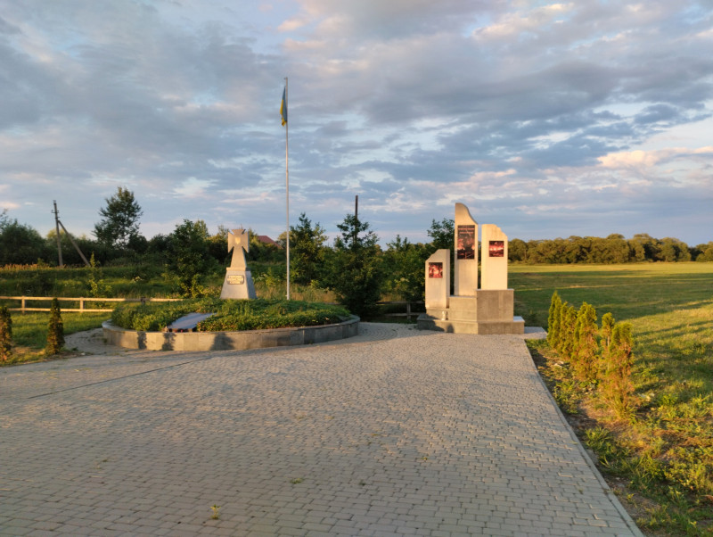 Пам'ятник Героям Небесної сотні - Миртюки